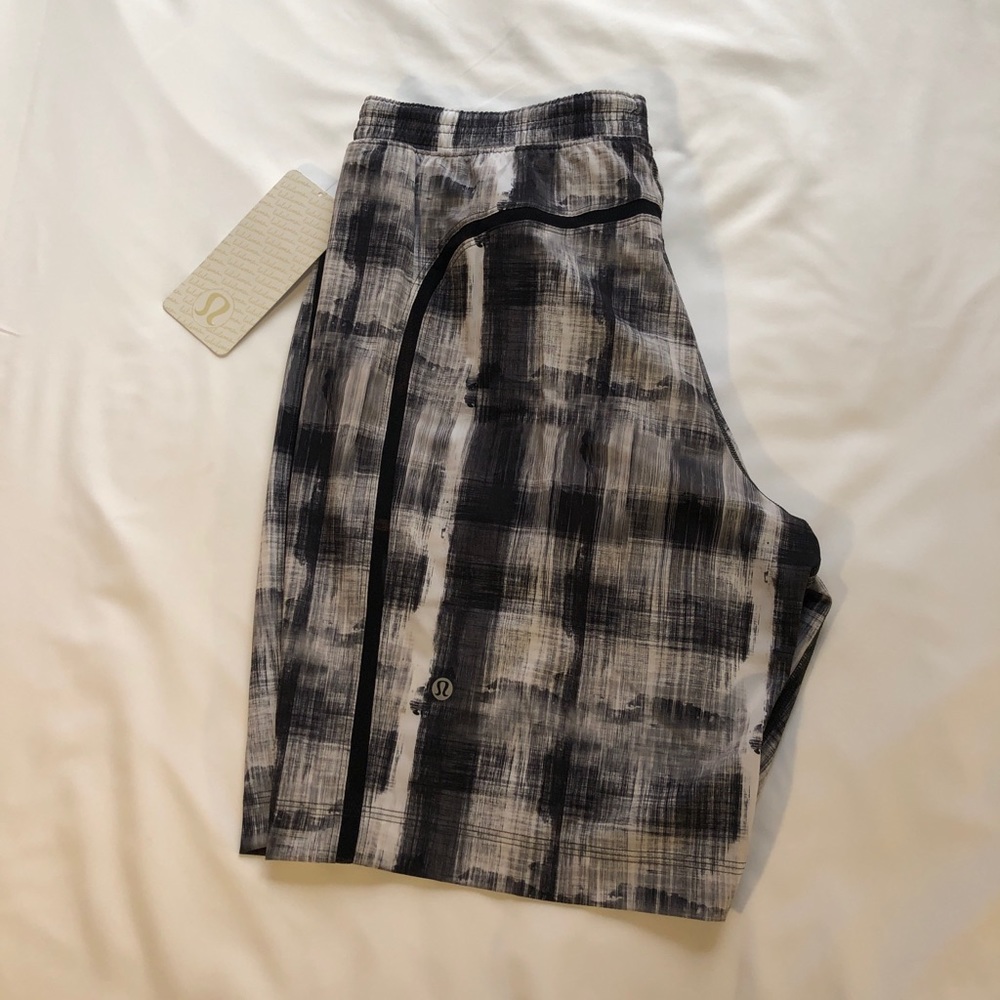 LULULEMON Mens Large Shorts NWT